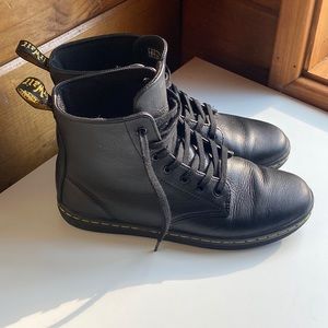 Doc Martens Leyton Combat boots